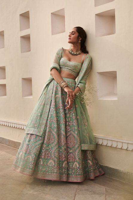 BEST PLACES FOR GETTING LEHENGAS ON RENT IN DELHI